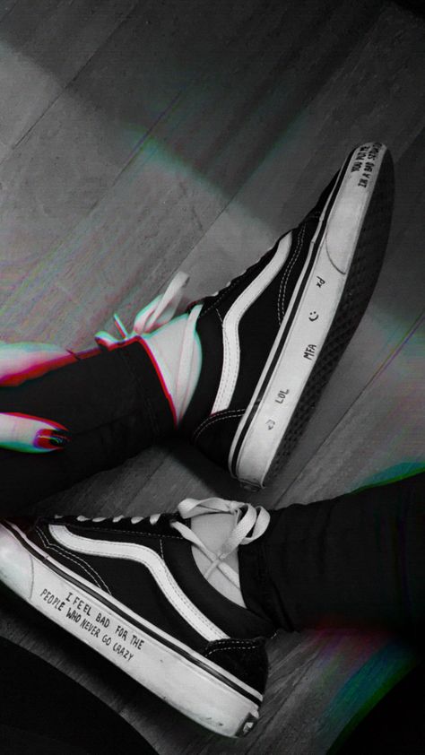 Vans Writing On Shoes, Shoe Writing, Vans Aesthetic, Grunge Shoes, Cute Couple Drawings, Swag Shoes, Couple Drawings, Diy Shoes, Dope Outfits