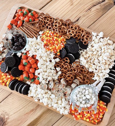 45 Fall Charcuterie Board Ideas Thanksgiving Candy Charcuterie Board, Halloween S’mores Board, Treat Charcuterie Board Ideas, Fall Snack Tray, Kids Fall Charcuterie Board, Pan Dulce Charcuterie Board, Dessert Charcuterie Board Thanksgiving, Fall Charturie Boards Ideas, Fall Snack Table