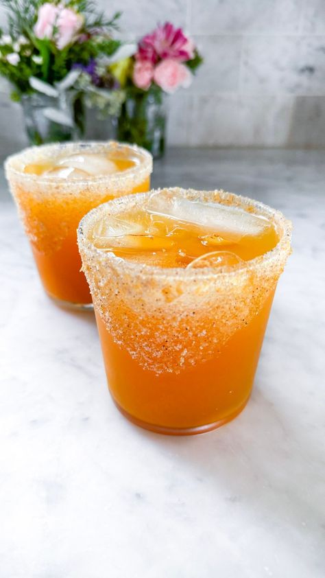 Turmeric Grapefruit Ginger Spritz Mocktail - Liz Moody Spritz Mocktail, Rosemary Tea, Mocktail Recipe, Drinks Alcohol Recipes, Healthy Cookies, Non Alcoholic Drinks, New Series, Refreshing Drinks, Mocktails