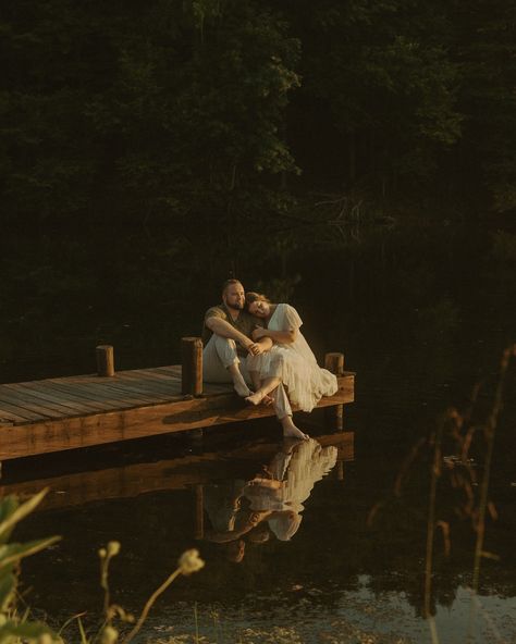 Golden hour straight out of a movie! These two filled out my application to model for one of my creative couples sessions and boy did they deliver 🥹 Cinematic, romantic, seriously a dream session! #authenticlovemag #cinematicphotography Cinematic photographer | Kentucky photographer | Indiana photographer | wedding photographer | Documentary Photographer | lake photos | couples photos | couples photographer | looks like film | storytelling photography | cinematic | fall photographer | su... Documentary Wedding Photos, Photography Cinematic, Lake Photoshoot, Boy Photo Shoot, Fall Wedding Photos, Photoshoot Engagement, Proposal Photos, Storytelling Photography, Lake Photos