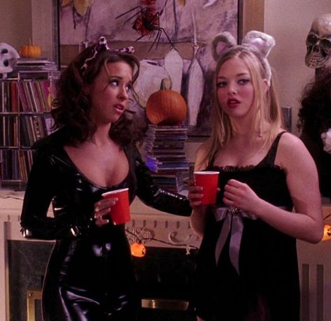 Bff Duos Characters, Blonde And Brunette Characters, Iconic Duos Aesthetic, Iconic Duos Best Friends, Iconic Blonde And Brunette Duo, Best Friend Halloween Costumes Aesthetic, Blonde And Brunette Iconic Duos, Best Cartoon Duos, Brunette Movie Characters