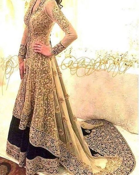 Tail Gown, Indian Wedding Dress Modern, Pakistan Bridal, Pakistan Wedding, Pakistan Dress, Red Wedding Dresses, Pakistani Clothes, Red Lehenga, Desi Clothes