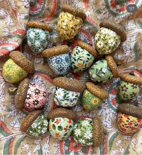 Painted Acorns, Cottagecore Crafts, Riley Sheehey, Acorn Painting, Acorn Crafts, Fall Stuff, Autumn Crafts, Seasonal Crafts, Fall Diy