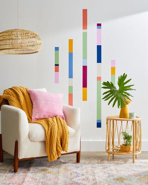 Single Wall Painting Ideas, Abstract Painted Wall Mural Diy, Colorful Wall Mural Interiors, Easy Wall Murals Bedroom, Diy Abstract Wall Mural Ideas, Wall Painting Mural, Graphic Wall Art Mural Ideas, Minimalist Wall Mural Ideas, Colorful Abstract Wall Mural