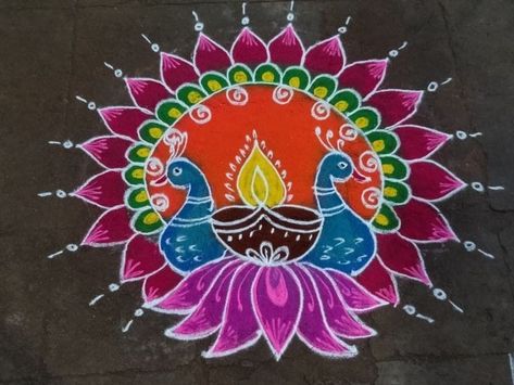 Circle Rangoli Designs Diwali Simple, Circle Rangoli Designs Diwali, Circle Rangoli Design, Circle Rangoli, பொங்கல் கோலம், Tuesday Rangoli, Deepam Kolam, Colour Rangoli, Rangoli Designs Simple