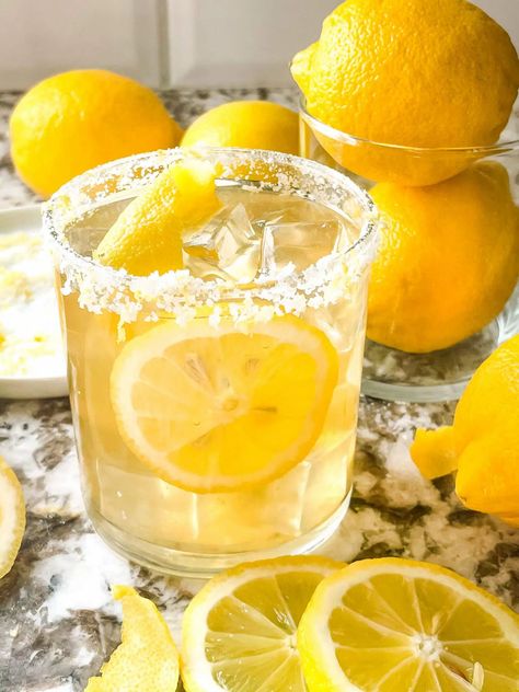 This Lemon Margarita is a fast and easy tequila cocktail recipe! A fun twist on a classic, perfect for the summer, spring, Cinco de Mayo, and Mexican meals. #margaritas #lemoncocktails #summercocktails #springcocktails Margaritas, Lemon Margarita Recipe, Flavored Margarita Recipes, Tequila Cocktails Easy, Lemon Margarita, Classic Margarita Recipe, Mexican Cocktails, Tequila Recipe, Flavored Margaritas