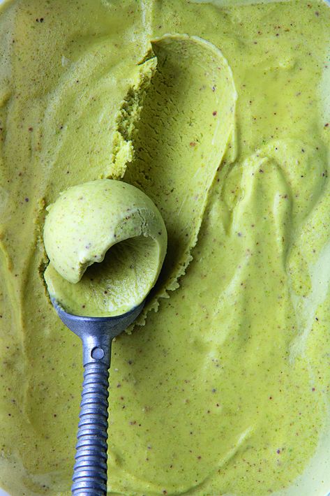 Pistachio ice cream | Food and Travel Magazine Ice Cream Cookie Sandwich Recipe, Green Ice Cream, Ice Cream Cake Recipe, Pistachio Ice Cream, Ice Cream Cookie Sandwich, Double Cream, No Churn Ice Cream, Heart Food, Milkshake Recipes