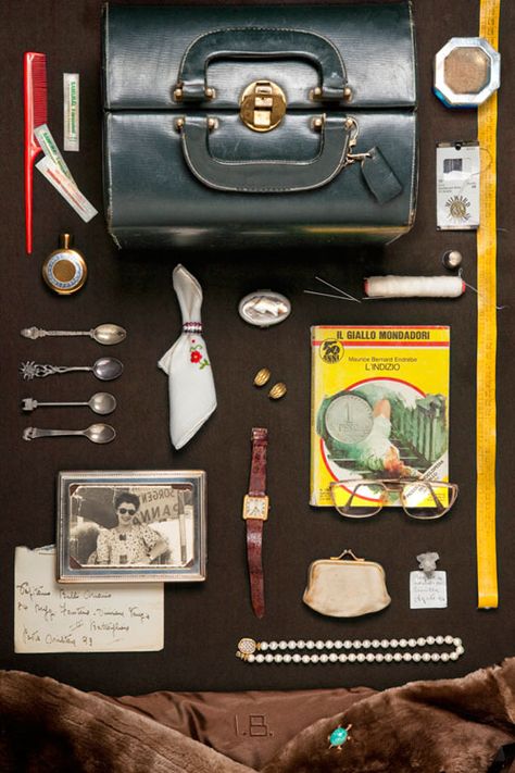 Photographer Creates Portraits of Family Members by Shooting Possessions: How much can you learn about a person by simply looking at things he or she has owned in their life? Read more at petapixel.com/... 69b54014e783f7b153321fad5eb30a05 copy Food Artists, Object Photography, Family Show, Portrait Images, Jolie Photo, Photo Images, Still Life Photography, Family Life, My Family