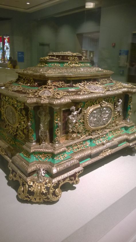 European Royal Jewelry Casket Gold Casket, Puzzle Boxes, Rococo Art, Antique Jewelry Box, Jewelry Casket, Puzzle Box, Royal Jewelry, Jewelry Boxes, Rococo