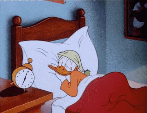 You almost always ignore the first two alarms, because they’re just warm-ups for when you actually HAVE to get up. | 22 Awkward Moments People Who Hate Waking Up Will Totally Understand Kalle Anka, Bisous Gif, Funny Good Morning Images, Funny Watch, Disney Gif, Good Morning Funny, Morning Gif, Good Morning Gif, Cartoon Gifs