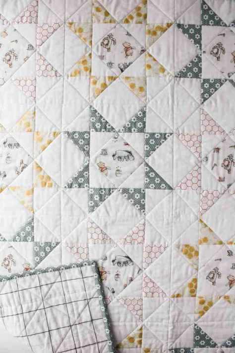 Winnie The Pooh Quilt, Free Baby Quilt Patterns, Stars Quilt Pattern, Disney Quilt, Diy Baby Blanket, Stars Quilt, Sewing Room Design, Baby Quilt Pattern, Easy Quilt