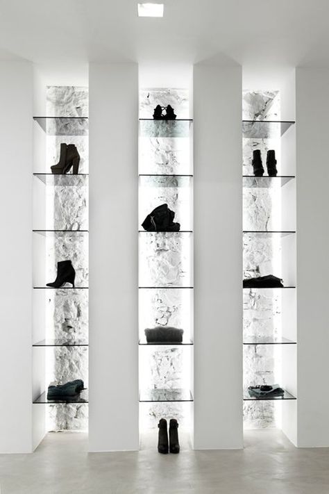 Lit Shoe Display, Retail Display Floating Shelves, Light Shelves Architecture, Lighted Display Shelves, Shoe Display Retail, Store Display Shelves, Shoe Display Retail Visual Merchandising, Display Wall Design, Showroom Lighting Display Shelves