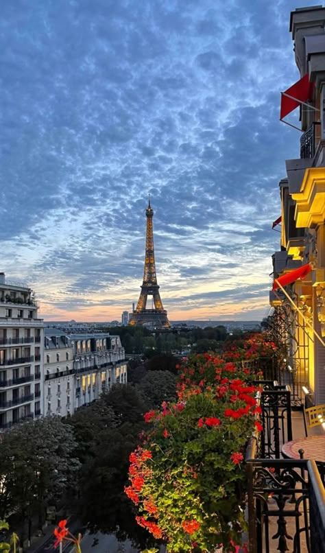 Plaza Athenee, Short Series, Inner Journey, Paris Pictures, Paris Aesthetic, Pretty Landscapes, Voyage Europe, Dream Travel Destinations, Dream City