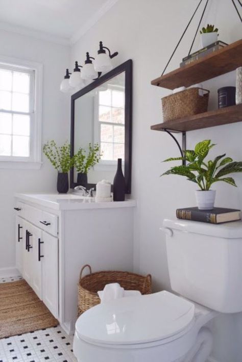 nice 17 Beautiful and Modern Farmhouse Bathroom Design Ideas http://matchness.com/2018/01/29/17-beautiful-modern-farmhouse-bathroom-design-ideas/ Tiny Shower Room, Small Farmhouse Bathroom, Restroom Remodel, Farmhouse Bathroom Decor Ideas, Modern Farmhouse Diy, White Bathroom Decor, Bad Inspiration, Decor Baie, Farmhouse Master