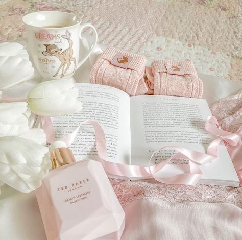 Royal Aesthetic, Romantic Films, Read A Book, Pastel Pink Aesthetic, Classy Aesthetic, Pink Girly Things, Princess Aesthetic, My Nails, Pink Princess