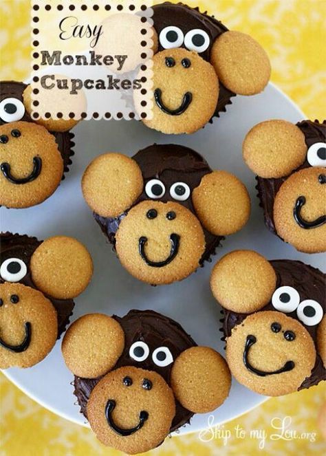 Monkey cupcakes for jungle baby shower - SO COOL - vanilla wafers and chocolate cupcakes.  Great idea! Recipes Cupcakes, Monkey Cupcakes, Monkey Birthday Parties, Zoo Birthday Party, Cupcake Tutorial, Boy Baby Shower Ideas, Jungle Birthday Party, Zoo Birthday, Monkey Birthday