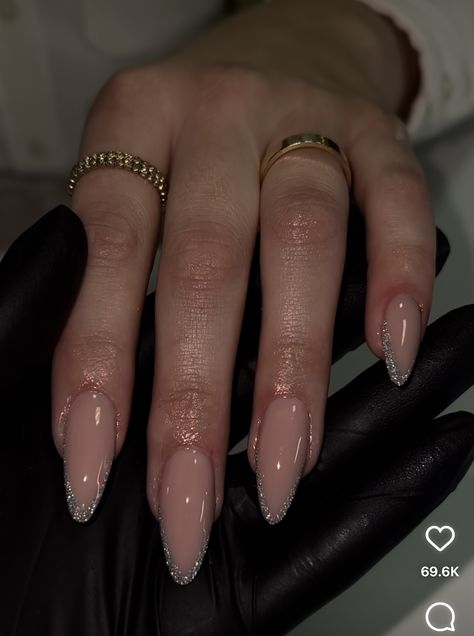 Long Almond Nails, Formal Nails, Classy Acrylic Nails, Shiny Nails, Makijaż Smokey Eye, Almond Acrylic Nails, Pink Acrylic Nails, Silver Nails, Prom Nails