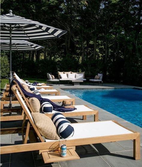 Outdoor Pool Furniture, Pool Patio Furniture, Kleiner Pool Design, Patio Layout, Concrete Patios, Pool Chairs, Small Pool Design, Patio Inspiration, Garden Wallpaper