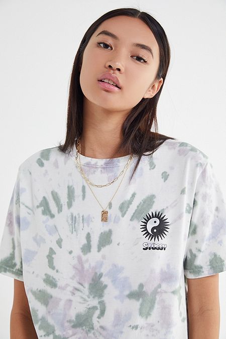 Vintage Graphic Tees, Diy Tie Dye Shirts, Women's Graphic Tees, Urban Outfitters Women, Tie Dye Diy, Tie Dye Outfits, Tie Dye Shirts, Seeing Eye, Graphic Tees Vintage