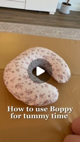 Mariah Schultz on Instagram: "The boppy is a great tool to use for tummy time-but can be awkward sometimes positioning baby. Remember to always have arms forward and legs extended back when the focus is on tummy time to stretch out those hips and strengthen those shoulders and neck muscles 💪🏼 #tummytime #tummytimeactivities #tummytimetips #pediatricot #momtips #baby #developmentalmilestones" Tummy Time 4 Month Old, Diy Tummy Time Pillow, Boppy Pillow Uses, Tummy Time Chart, Newborn Tummy Time Positions, Tummy Time Schedule, Tummy Time Newborn, Tummy Time Pillow, Boppy Nursing Pillow