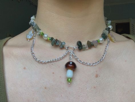 Fairy core cottage core mushroom green aesthetic Cottage Core Jewelry Diy, Cottage Core Necklace, Mushroom Outfit Aesthetic, Fairy Core Accessories, Cottage Core Accessories, Fairy Core Necklace, Fairy Core Jewelry, Goblincore Jewelry, Fairy Choker