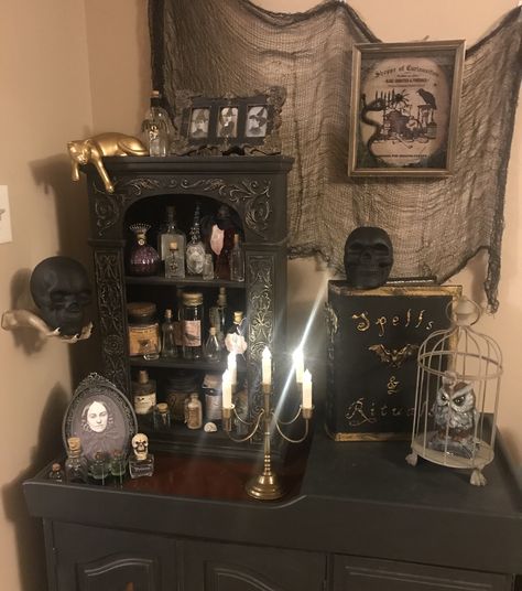 My witch’s apothecary station Apothecary Station, Apothecary Cabinet Diy, Goth Bedroom Ideas, Apothecary Diy, Witch Apothecary, Diy Seasonal Decor, Goth Bedroom, Witchy Goth, Apothecary Cabinet