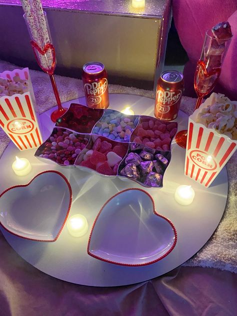 Valentine’s day movie night date Date Night Aesthetic Home, Valentines Date Night At Home Ideas, Date Ideas Movie Night, Christmas Movie Night Aesthetic Couple, Vday Date At Home, Dates For Valentines Day, Dorm Room Date Night, Valentines Dates At Home, Valentine’s Day Dates At Home