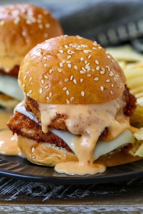 These Bang Bang Chicken Sliders are the ultimate party food! Crispy chicken cutlets with an addicting Bang Bang Sauce and mozzarella cheese! Best Easy Meals, Crispy Chicken Sliders Recipes, Spicy Sliders Recipes, Chicken Patty Sliders, Breaded Chicken Sliders, Crispy Chicken Sandwich Ideas, Small Family Dinner Ideas, Bang Bang Chicken Sandwich, Unique Food Recipes Dinners