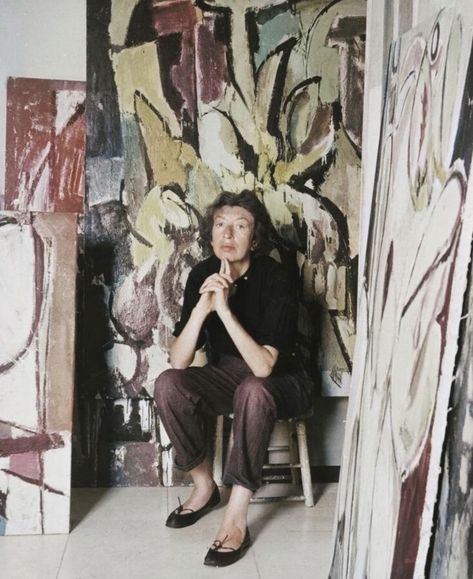 Lee Krasner Lee Krasner Paintings, Painter In Studio, Conference Pictures, Female Artists Painting, Art History Books, Painter Fashion, Elaine De Kooning, Artist Space, Successful Artist