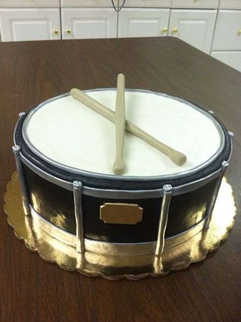 Drum Drum Birthday Cakes, Drums Cake, Bars For Weddings, Drum Birthday, Bolo Musical, Music Themed Cakes, Music Cakes, Drum Cake, Music Cake