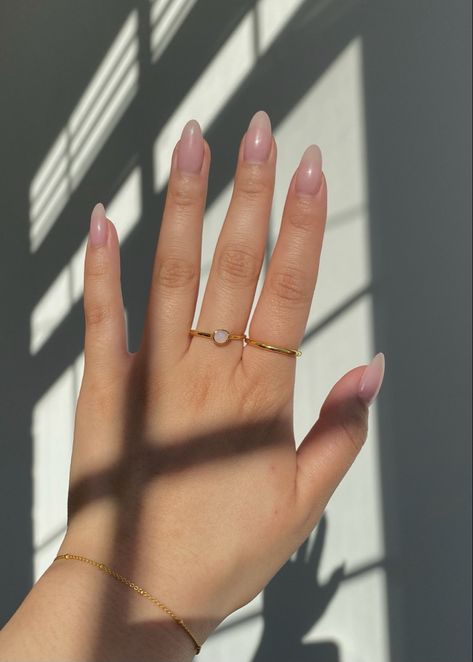 Rings On Hand, Minimal Gold Jewelry, Minimal Gold, Hand Rings, Multiple Rings, Gold Rings Simple, Jewelry Set Design, Wrist Jewelry, Diy Bracelet Designs