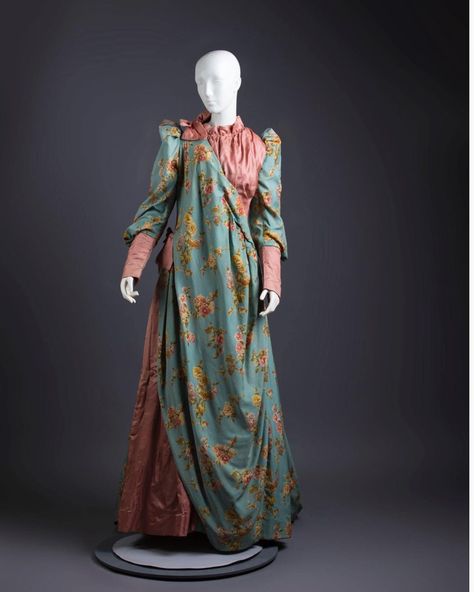 @historicalclothing: “TIME OF DAY THURSDAY Garments in history were often classified by the time of day they’re meant to…” Edwardian Tea Gown, 19th Century Dress, Oc Clothes, 1870s Fashion, Texas Fashion, Tea Gown, 19th Century Clothing, University Of North Texas, Dress History