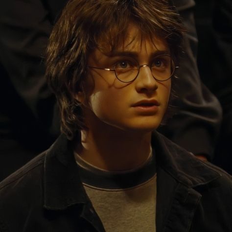 Harry Potter Look Alikes, Harry Potter Without Glasses, Harry Potter Long Hair, Harry Potter 4th Year, Harry Potter 5th Year, Harry Potter 3rd Year, Harry Potter Face Claim, Fluffy Harry Potter, Hogwarts Dark Academia