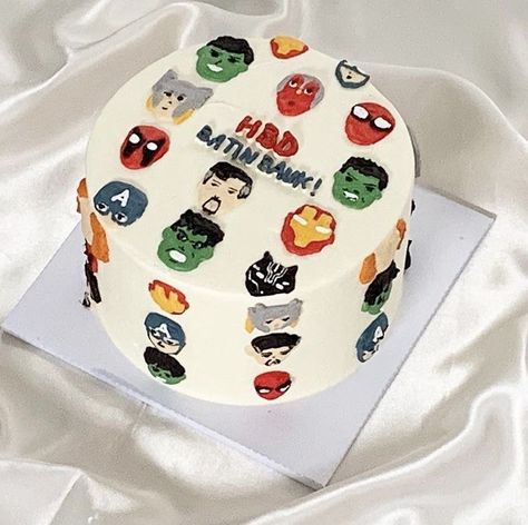 Marvel Birthday Cake Aesthetic, Marvel Cake Aesthetic, Marvel Birthday Cake Simple, Birthday Cake Marvel, Marvel Cakes, Marvel Birthday Cake, Avengers Cake, Marvel Cake, Funny Birthday Cakes