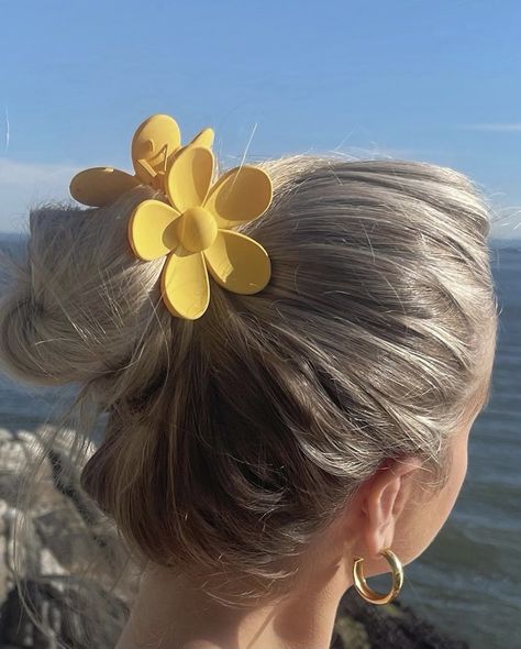 Hair Curling Tools, Fits 2022, Matte Hair, Thick Hair Styles Medium, Beach Hairstyles Medium, Pool Hairstyles, Hair Claw Clips, Sunshine Yellow, Claw Clips