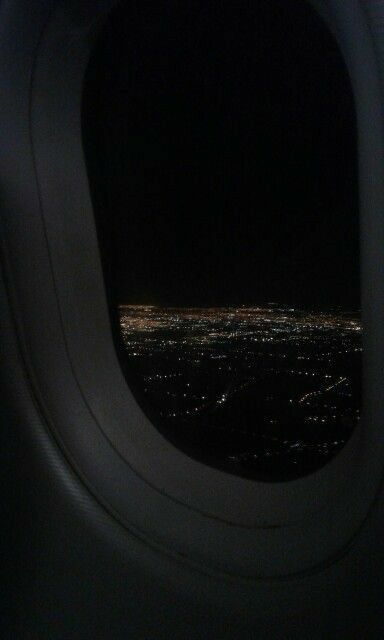 Plane Photography, Plane Photos, Plane Window, Airport Aesthetic, Airplane Photography, Fotografi Kota, Airplane Window, Travel Pictures Poses, Plane Travel