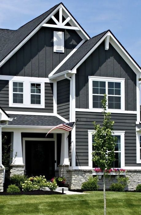 Charcoal House, Grey Exterior House Colors, Outside House Colors, Exterior House Paint Color, Exterior House Siding, Paint Color Combinations, House Colors Exterior, Gray House Exterior, Exterior House Paint