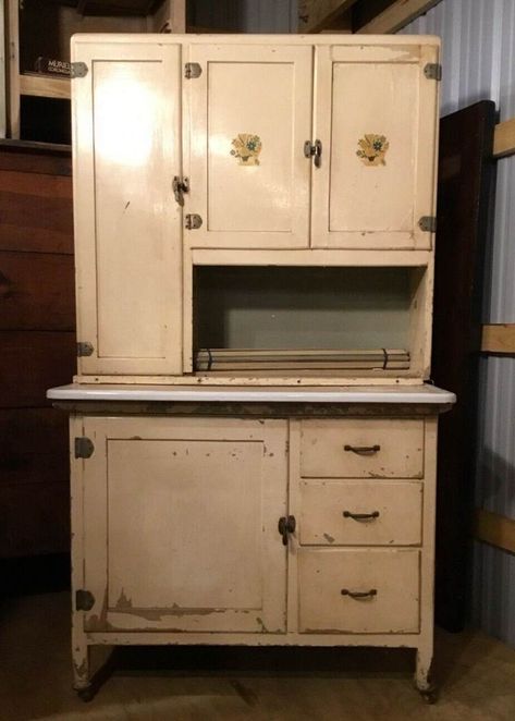 Antique Hoosier Cabinets Value and Identification Guide Antique Bakers Cabinet, Refurbished Hoosier Cabinet, Antique Hoosier Cabinet Makeover, Hoosier Cabinet Ideas Farmhouse, Hoosier Cabinet Makeover, 1920s Kitchen Cabinets, Antique Hoosier Cabinet, 1920s Kitchen, Hoosier Cabinets