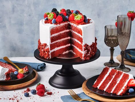 Red Velvet Cake With Fruit Red Velvet Cake With Fruit, Cake With Fruit Filling, Red Velvet Birthday Cake, Cake With Fruit, Bolo Red Velvet, Red Velvet Cake Recipe, Velvet Cake Recipes, Online Cake Delivery, Red Cake