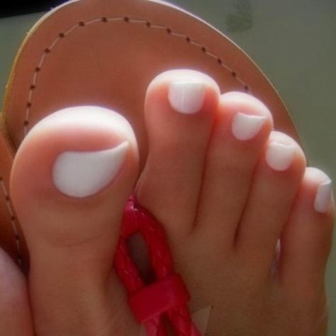 Creamy white toenails for summer. Love the look! Do It Yourself Nails, Fun Summer Nails, Tooth Brush, Hydrogen Peroxide, Beauty Nail, Manicure Y Pedicure, Health And Beauty Tips, Manicure E Pedicure, Mani Pedi