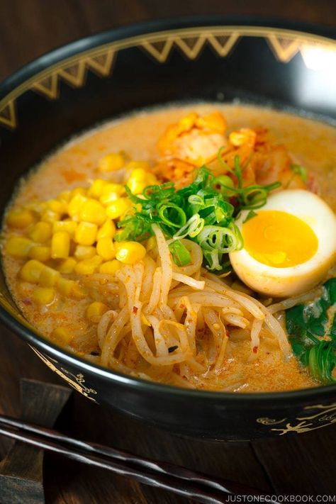 Vegetarian Japanese Curry, Yakimeshi Recipe, Spicy Soups, Vegetarian Ramen Recipe, Japanese Vegetarian Recipes, Vegetarian Kimchi, Fresh Ramen Noodles, Ramen House, Ramen Toppings