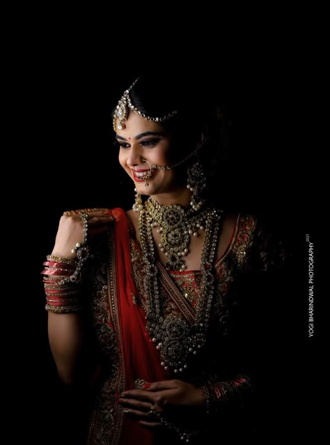 Bride Closeup Photography, Bridal Model Photoshoot, Parlour Shoot Bride, Reception Bride Poses, Solo Bride Poses, Parlour Shoot, Bride Portrait Photography, Single Pose, Bridal Shoots