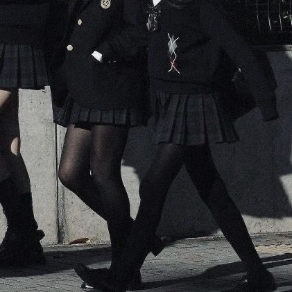 Dark Academia Fashion Aesthetic, Private School Aesthetic, Private School Uniforms, Goth Academia, Boarding School Aesthetic, Binding 13, Romanticising School, The Cardigans, The Inheritance Games