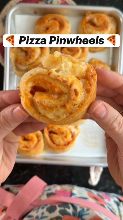 Easy and delicious pizza pinwheels made with crescent rolls, pizza sauce, cheese, and pepperoni. Perfect for a quick and easy party appetizer or snack! #pizza #pinwheels #appetizer https://whispers-in-the-wind.com/12-back-to-school-easy-lunch-ideas-for-kids/?how-to-help-kids-build-a-healthy-lunch-routine Easy Toddler Lunches For School, Toddler Pizza Ideas, Lunch Idea For Toddler, What To Make With Dough, Cold Lunch Ideas For Toddlers, Healthy Kid School Lunches, Kids Healthy Lunch Ideas For School, Lunch Ideas For Toddlers Preschool, Nutritious Meals For Kids