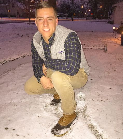 LL Bean boots in the snow. Bean Boots Outfit Men, Mens Ll Bean Boots Outfits, Ll Bean Mens Outfits, Ll Bean Duck Boots Outfit, Ll Bean Style, Frat Boy Outfit, Ll Bean Mens Sweater, Prep Boys, Preppy Boots