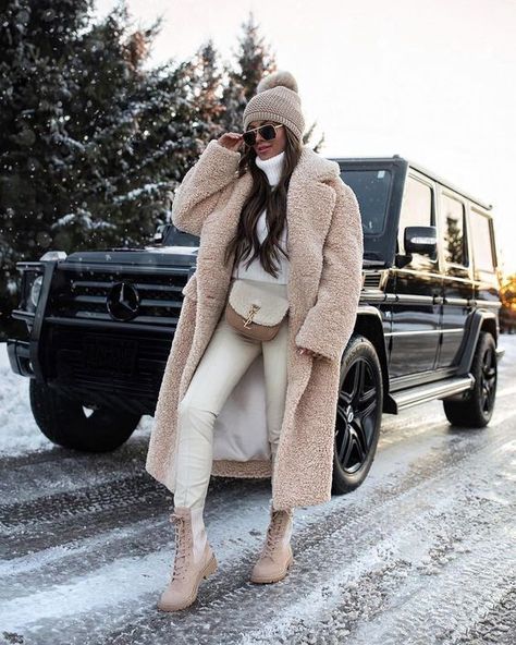 Mia Mia Mine, Stylish Winter Boots, Winter Outfits Snow, Best Winter Boots, Nude Outfits, Mia Mia, Winter Outfits Aesthetic, Beige Boots, Stylish Winter Outfits