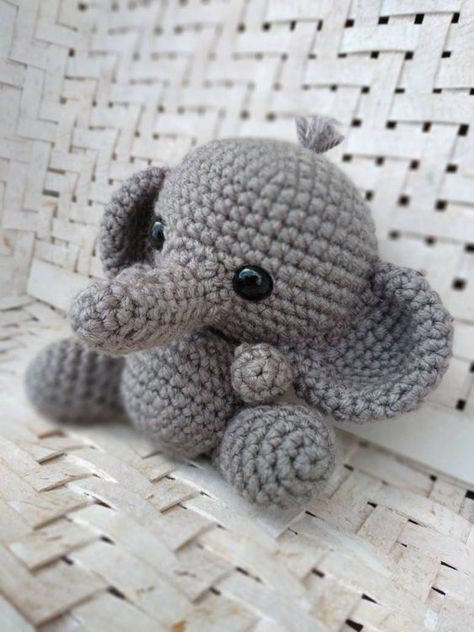 Amigurumi pattern Gray Yarn Crochet Ideas, Grey Crochet Ideas, Crochet Amigurumi Elephant, Crochet Patterns Toys, Jungle Elephant, Whimsical Crochet, Friends Crochet, Elephant Safari, Knitting Bag Pattern