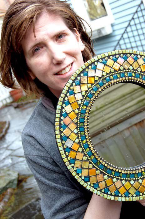 Round Mosaic Mirror, Mosaic Mirrors Ideas, Mirror Canvas Art, Mosaic Mirror Frame, Mosaic Furniture, Mosaic Mirrors, Mosaic Art Diy, Mosaic Garden Art, Mirror Crafts