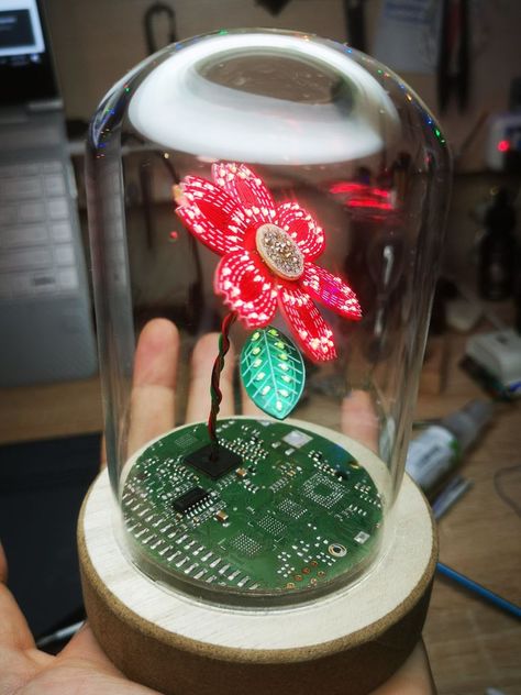 PCB LED Flower: 7 Steps (with Pictures) Diy Recycled Projects, Led Flower, Trash Art, Printed Circuit, Printed Circuit Board, Tech Art, Electronics Projects Diy, Flowers Petals, My Hobby