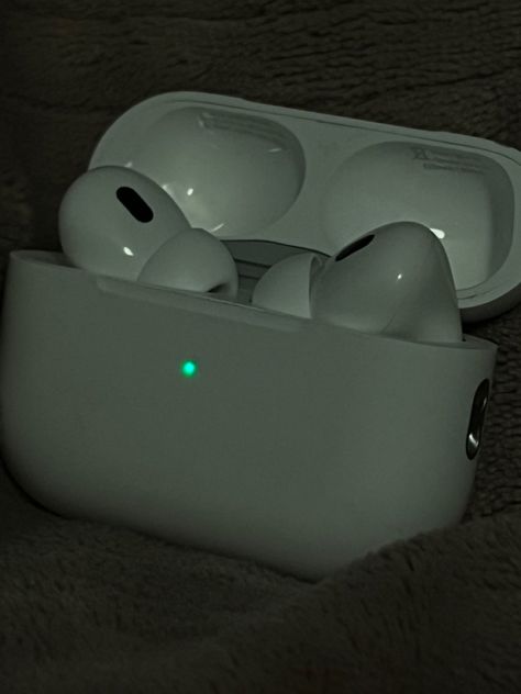 Air Pod Aesthetic, Airpods 3rd Gen Aesthetic, Airpods Pro 2 Aesthetic, Airpod Pro Aesthetic, Names For Airpods, Earpods Aesthetic, Airpods Snap, Cute Airpod Pro Cases, Air Pods Aesthetic